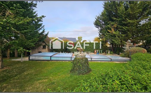 Castle for Sale in Houdan, Île-de-France, France