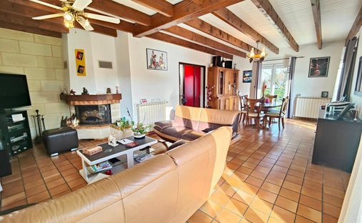 Splendid 19th Century Château, Renovated And Full Of Timeless Charm, Located Just Outside Bordeaux