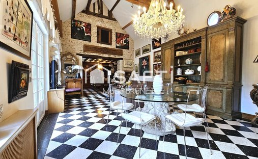 Castle for Sale in Houdan, Île-de-France, France