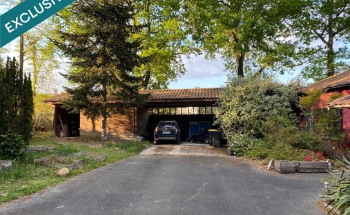 Castle for Sale in Fargues-Saint-Hilaire, Nouvelle-Aquitaine, France