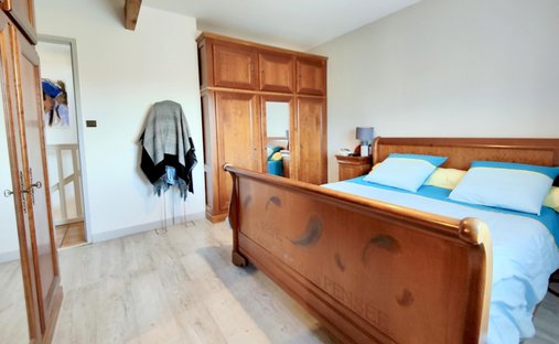 Splendid 19th Century Château, Renovated And Full Of Timeless Charm, Located Just Outside Bordeaux