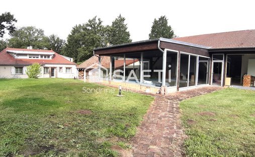 House in Nord Ouest et Sud, Fismes, France 1