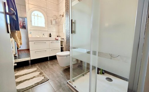 Splendid 19th Century Château, Renovated And Full Of Timeless Charm, Located Just Outside Bordeaux