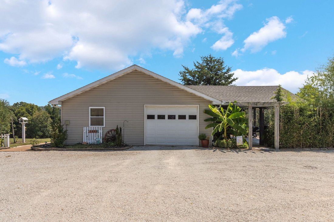 House in Linden, Tennessee, United States 4 - 16790591