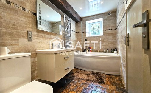 Castle for Sale in Houdan, Île-de-France, France