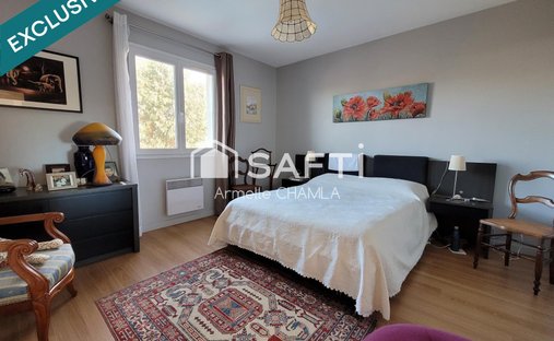 Castle for Sale in Villenave-d'Ornon, Nouvelle-Aquitaine, France