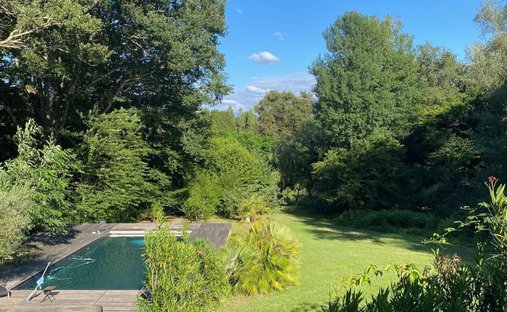 Castle for Sale in Fargues-Saint-Hilaire, Nouvelle-Aquitaine, France