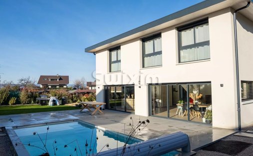 Castle for Sale in Bons-en-Chablais, Auvergne-Rhône-Alpes, France