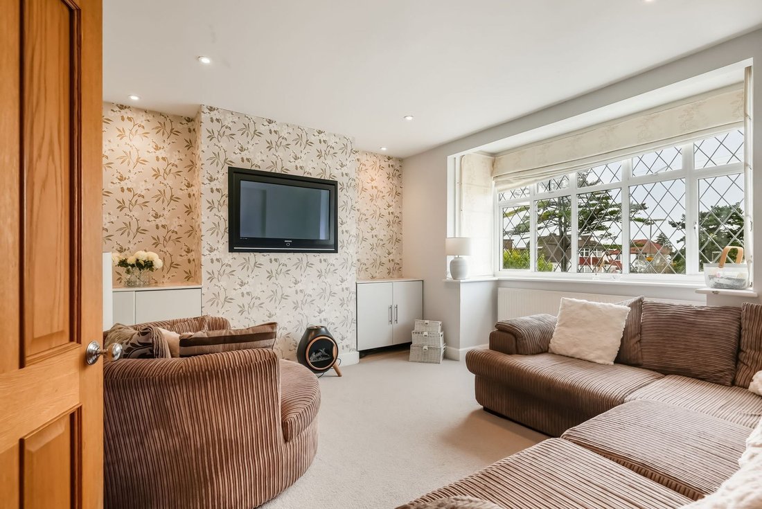 Haus in Epsom and Ewell, England 2 - 16786482