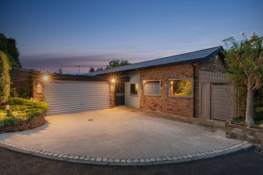 Bungalow in New Malden, Royal Borough of Kingston upon Thames, England 2 - 16786613