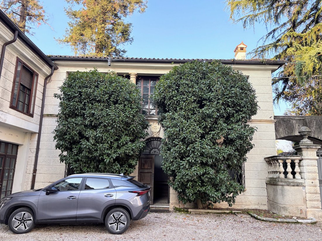 Villa in Thiene, Veneto, Italy 2 - 16793011
