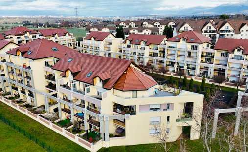 Castle for Sale in Saint-Julien-en-Genevois, Auvergne-Rhône-Alpes, France