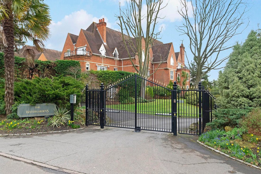 Apartment in Coombe, Royal Borough of Kingston upon Thames, England 1 - 16786605