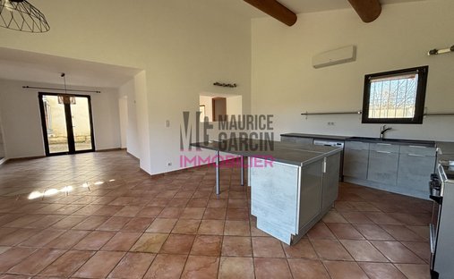 Castle for Sale in Carpentras, Provence-Alpes-Côte d'Azur, France