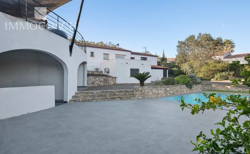 Estate in Centre, Bormes-les-Mimosas, France 1