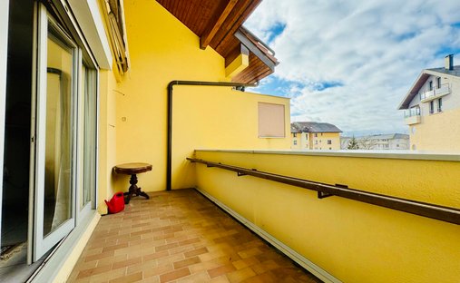 Castle for Sale in Saint-Julien-en-Genevois, Auvergne-Rhône-Alpes, France