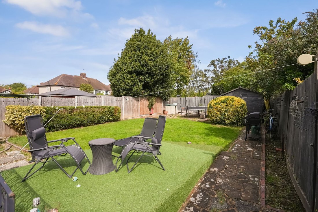 Haus in Epsom and Ewell, England 5 - 16786482