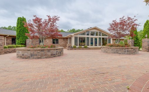 House in Charlotte, Tennessee, United States 1