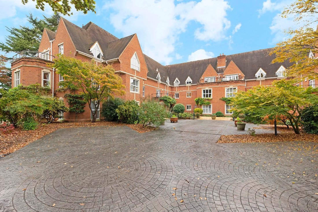 Apartment in Coombe, Royal Borough of Kingston upon Thames, England 2 - 16786605