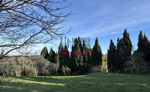 Castle for Sale in Carpentras, Provence-Alpes-Côte d'Azur, France
