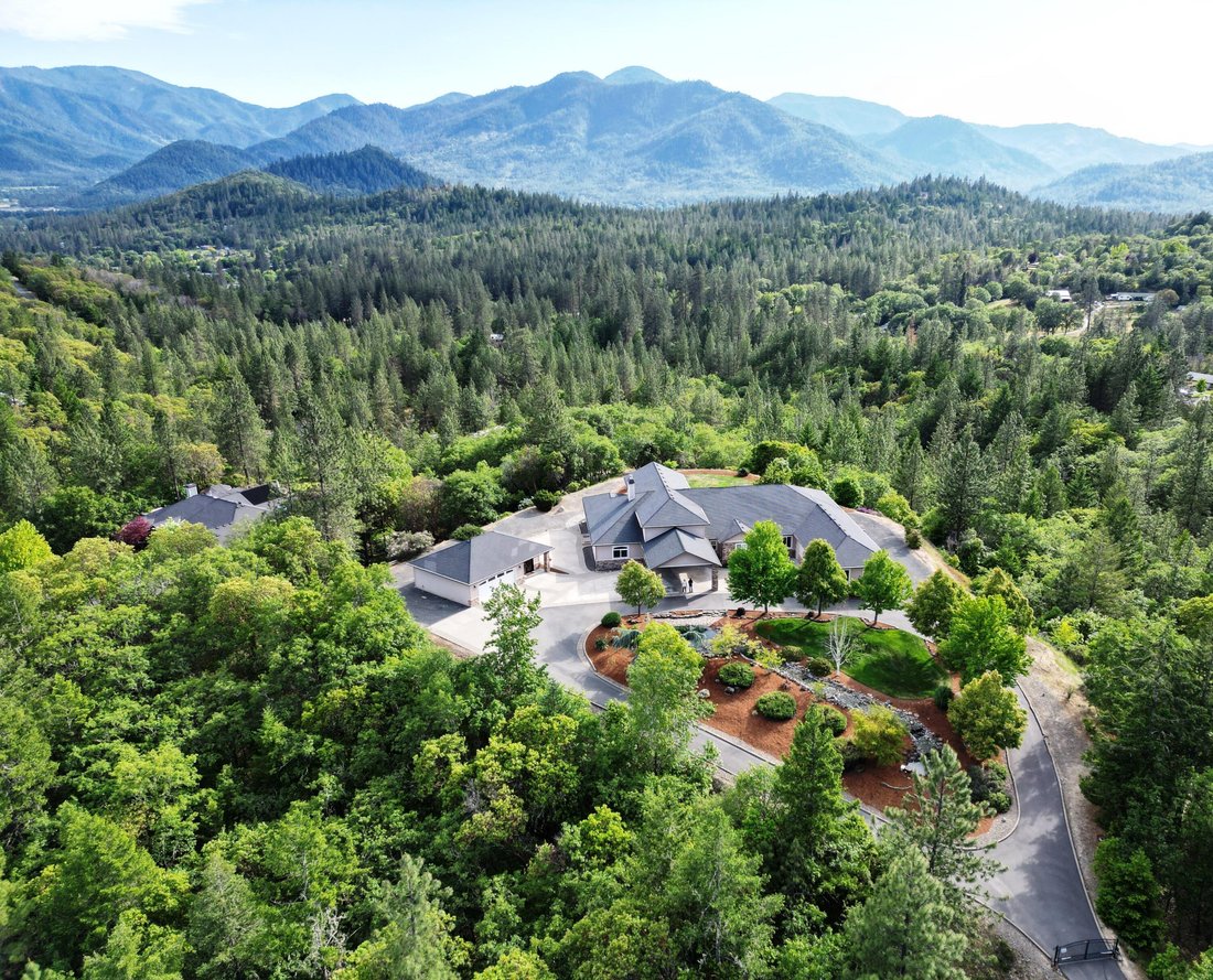House in Grants Pass, Oregon, United States 1 - 16787170