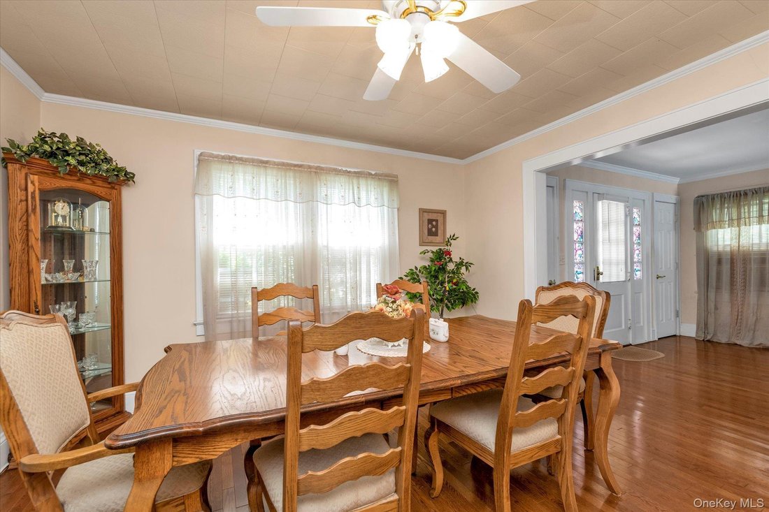 House in Merrick, New York, United States 5 - 15842157