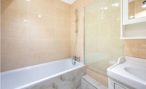 Apartment in Belsize Park, Camden, England 1