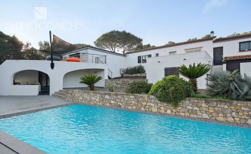 Estate in Centre, Bormes-les-Mimosas, France 1