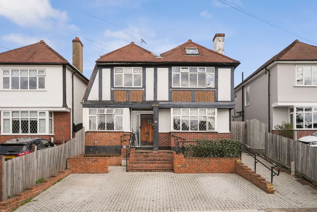 Haus in Epsom and Ewell, England 1 - 16786482