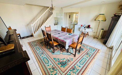 Castle for Sale in Saint-Julien-en-Genevois, Auvergne-Rhône-Alpes, France