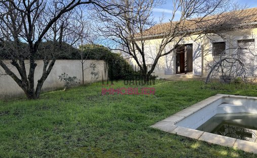 Castle for Sale in Carpentras, Provence-Alpes-Côte d'Azur, France