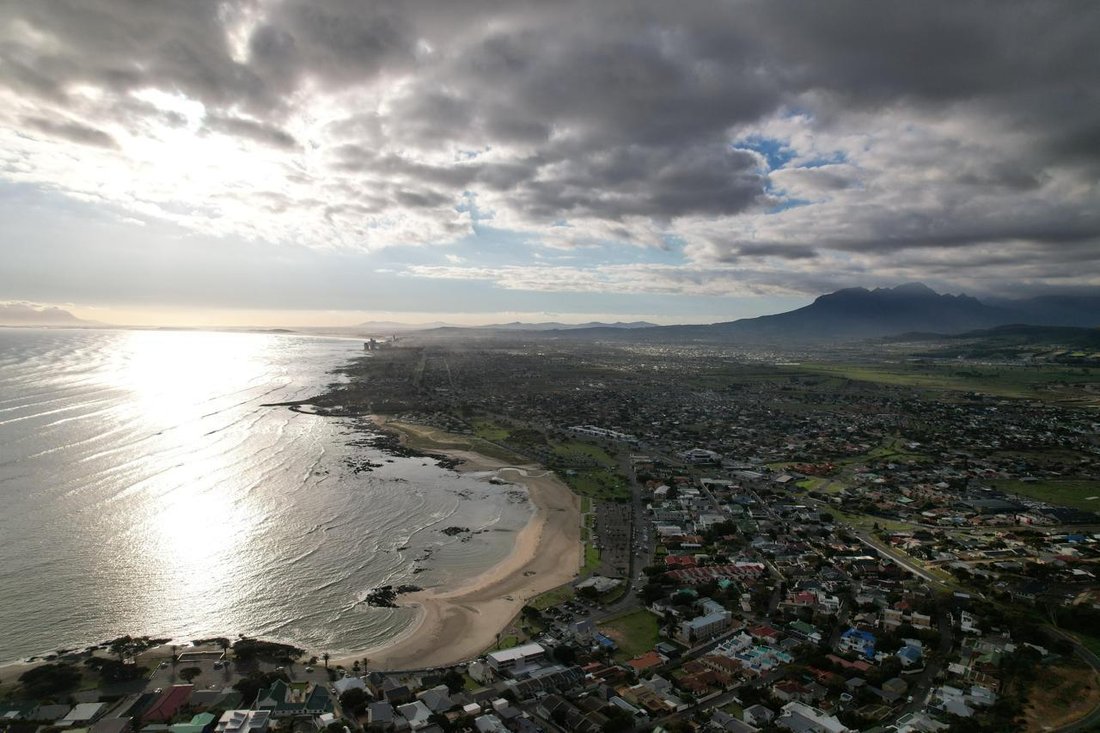 House in Gordon's Bay, Cape Town, Western Cape 1 - 16787579
