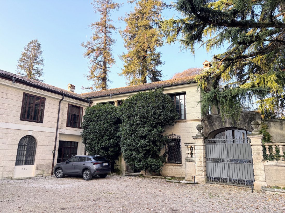 Villa in Thiene, Veneto, Italy 1 - 16793011