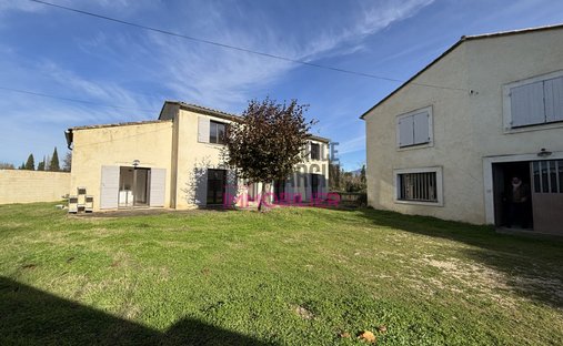 Castle for Sale in Carpentras, Provence-Alpes-Côte d'Azur, France