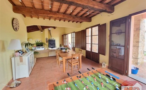 Castle for Sale in Montespertoli, Tuscany, Italy