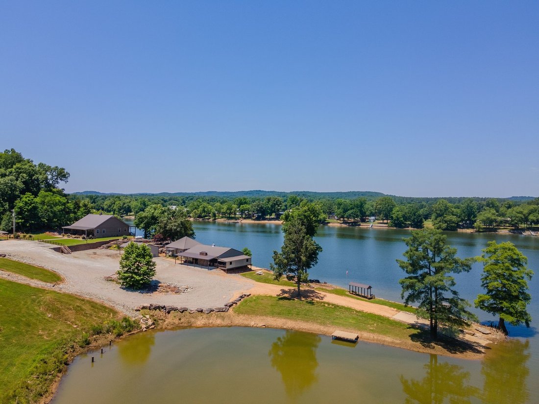 House in Linden, Tennessee, United States 1 - 16788873