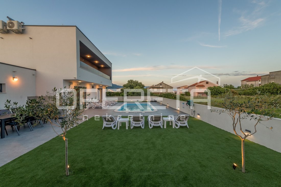 Casa en Kaštel Novi, Split-Dalmacia, Croacia 2 - 16787886