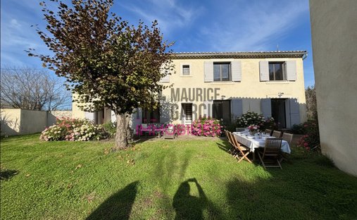 Castle for Sale in Carpentras, Provence-Alpes-Côte d'Azur, France