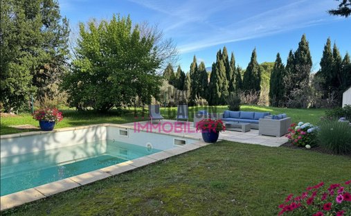 Castle for Sale in Carpentras, Provence-Alpes-Côte d'Azur, France
