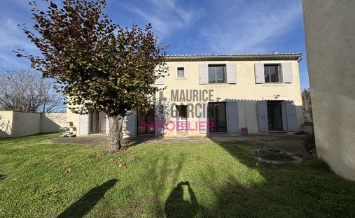 Castle for Sale in Carpentras, Provence-Alpes-Côte d'Azur, France