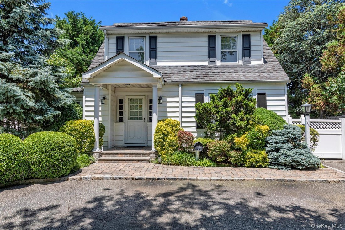 House in Merrick, New York, United States 1 - 15842157