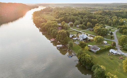 House in Chapmansboro, Tennessee, United States 1