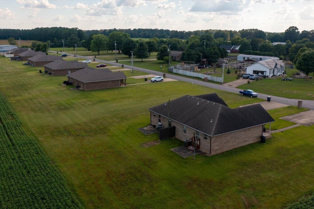 Lawrenceburg, Tennessee, United States 4 - 16790550