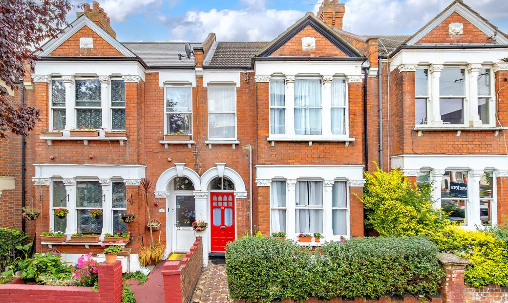 Victorian Three Bedroom House With Additional Study In United Kingdom ...