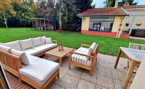 Château For Sale, 15 Rooms Le Vesinet 78110