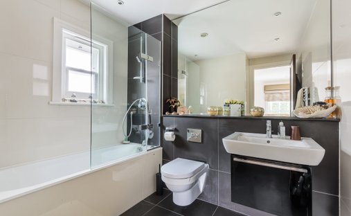 Villa in Ferney Hill, Enfield, England 1