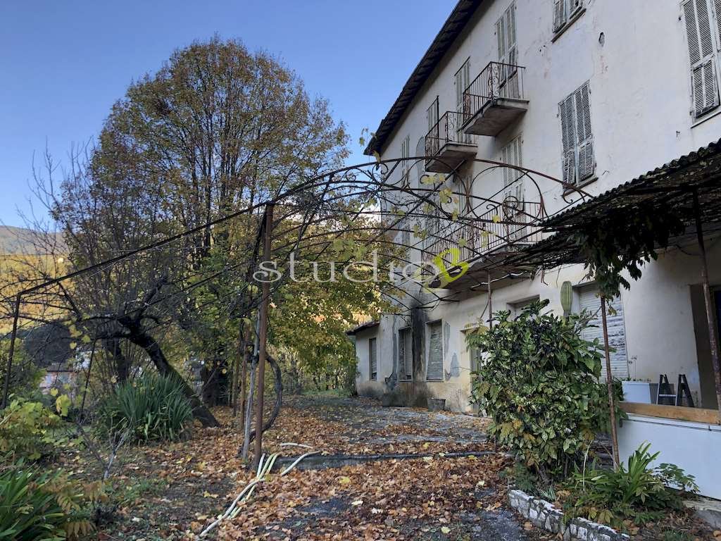 Estate in Pigna, Liguria, Italy 2 - 16786855