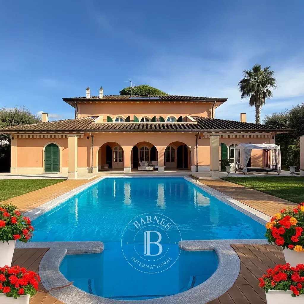 Villa in Vittoria Apuana, Forte dei Marmi, Tuscany 1 - 16784551