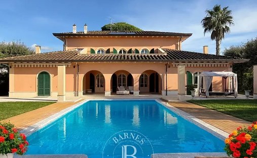 Villa in Vittoria Apuana, Forte dei Marmi, Tuscany 1