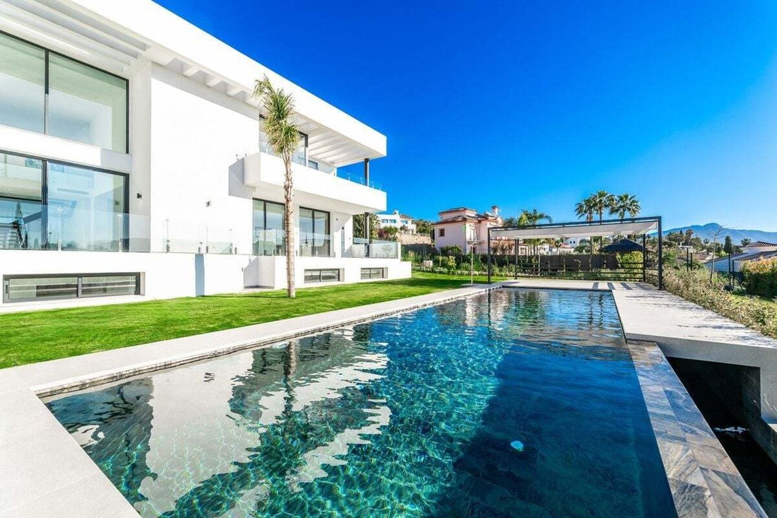 Villa in Benahavis, Andalusia, Spain 2 - 16786968